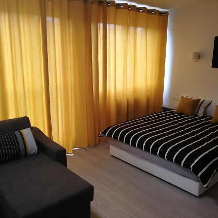 Apartment Oasis Banovo Brdo-Ada Ciganlija Belgrado Esterno foto