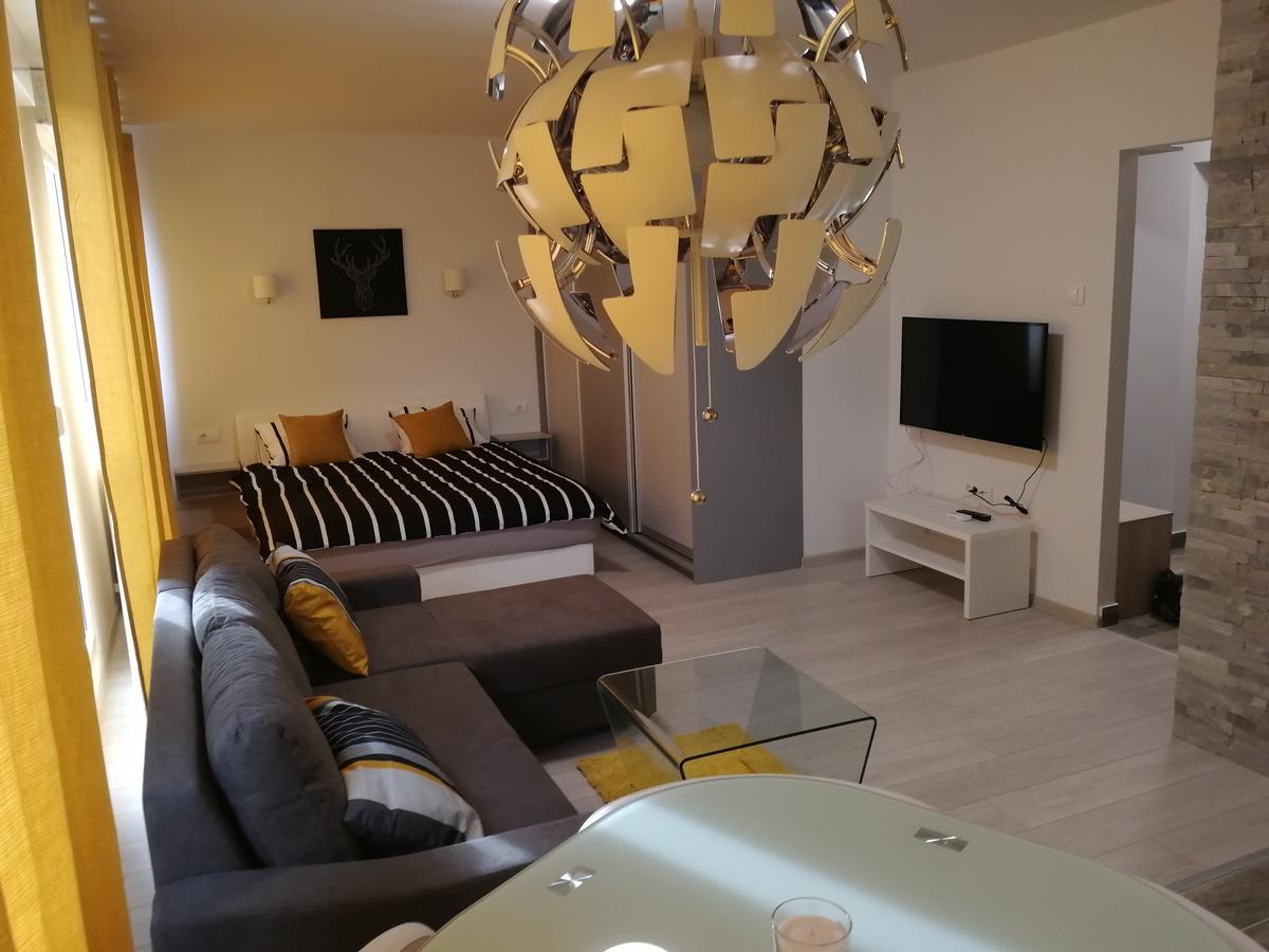 Apartment Oasis Banovo Brdo-Ada Ciganlija Belgrado Esterno foto