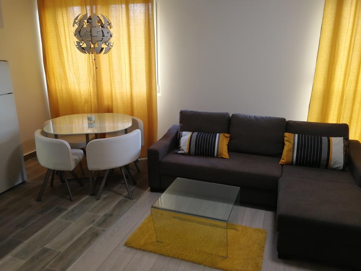 Apartment Oasis Banovo Brdo-Ada Ciganlija Belgrado Esterno foto