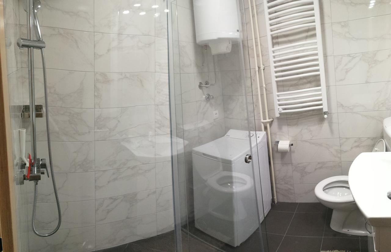 Apartment Oasis Banovo Brdo-Ada Ciganlija Belgrado Esterno foto